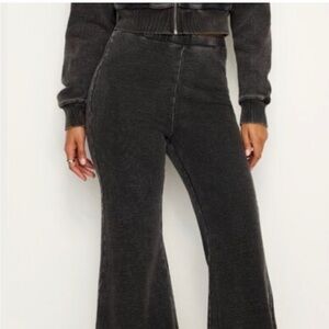 Good American Pull on Flare Jeanius Pant